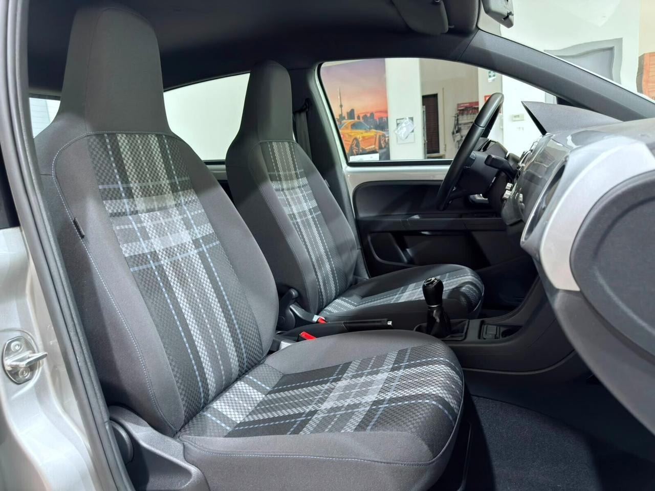 VOLKSWAGEN UP! 1.0 75cv 5p NEOPATENTATI 89.000km