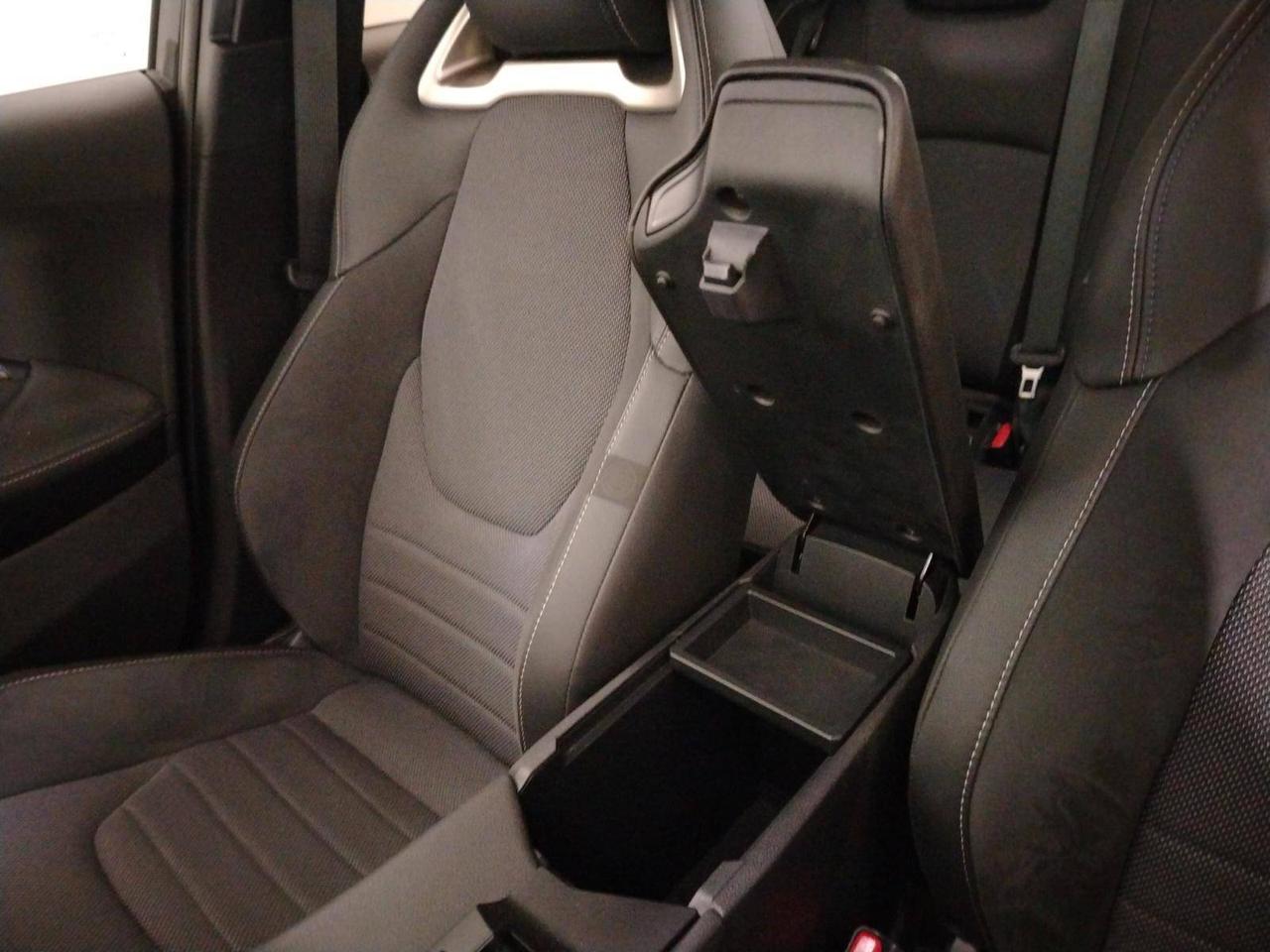 Toyota C-HR 2.0 hev Lounge fwd