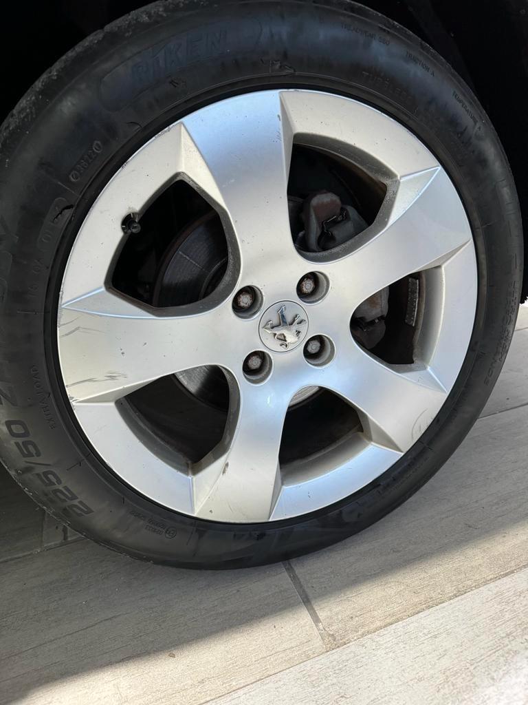 Peugeot 3008 1.6 HDi 110CV cambio robotizzato Premium