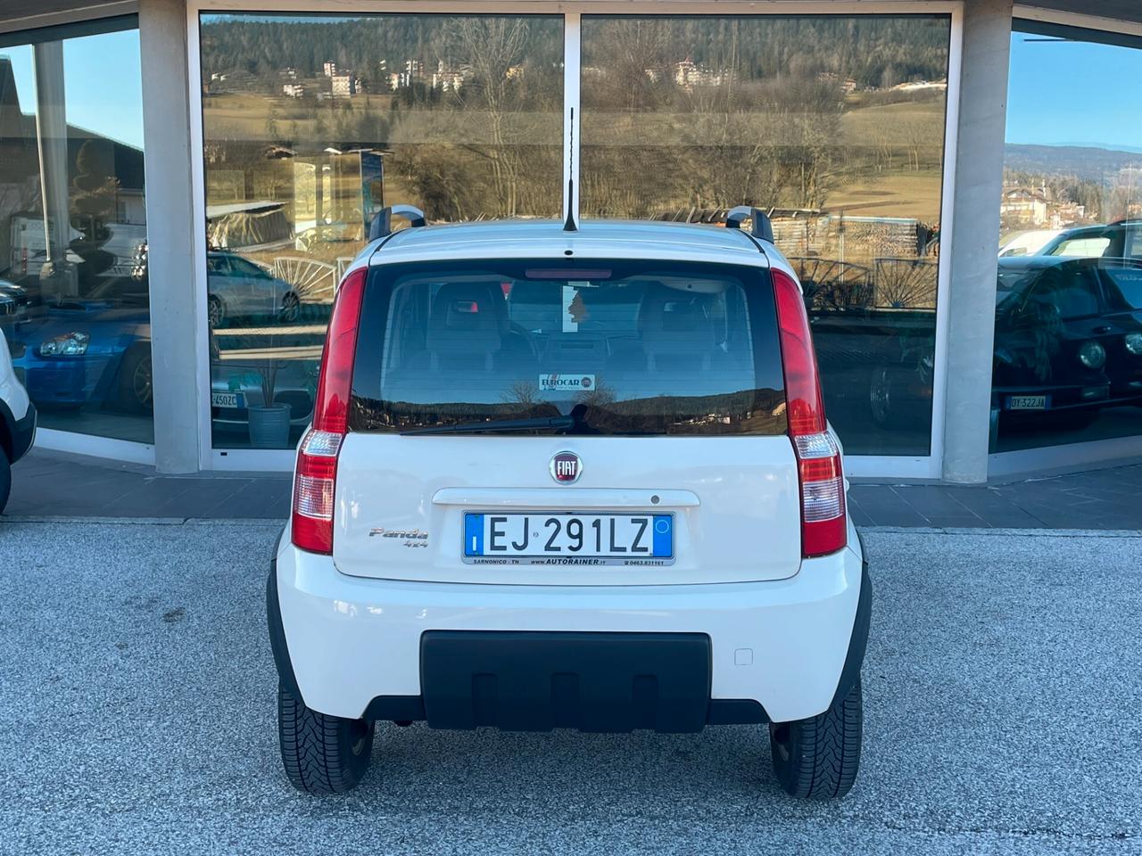 Fiat Panda 4x4 1.3 MJT 16V DPF Climbing