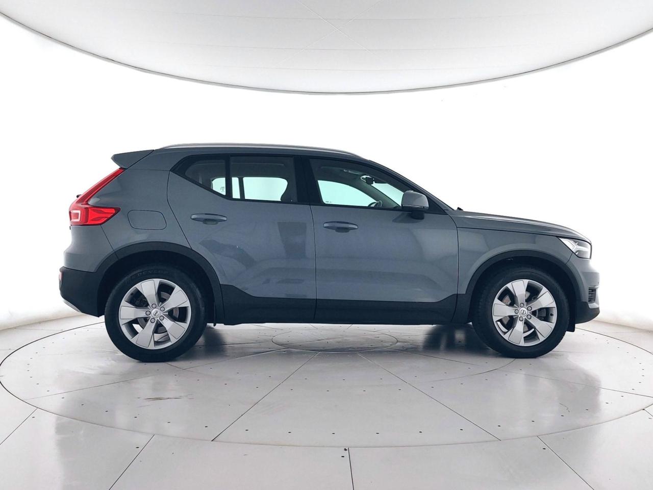 VOLVO XC40 2.0 d4 Momentum awd geartronic PELLE+LED+C19"