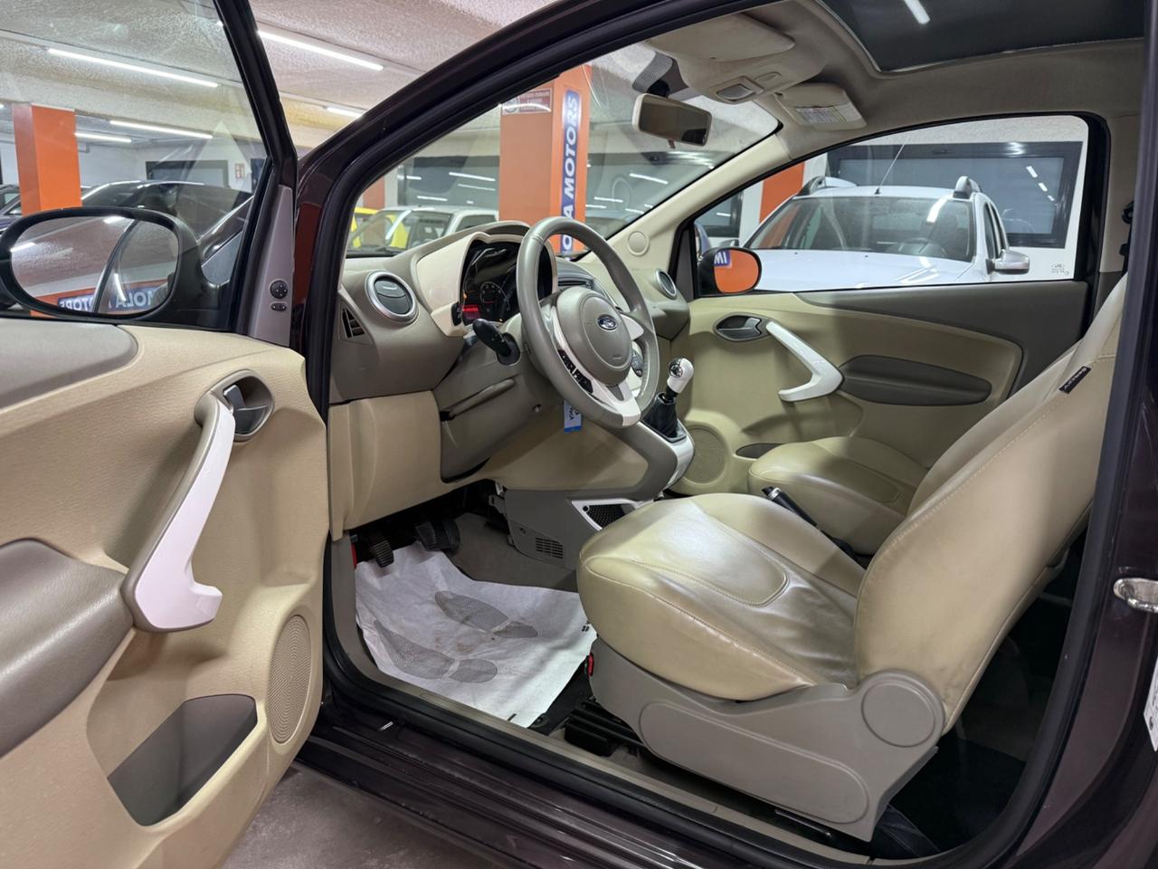 Ford Ka Ka 1.2 69CV Titanium TETTO PANOR.