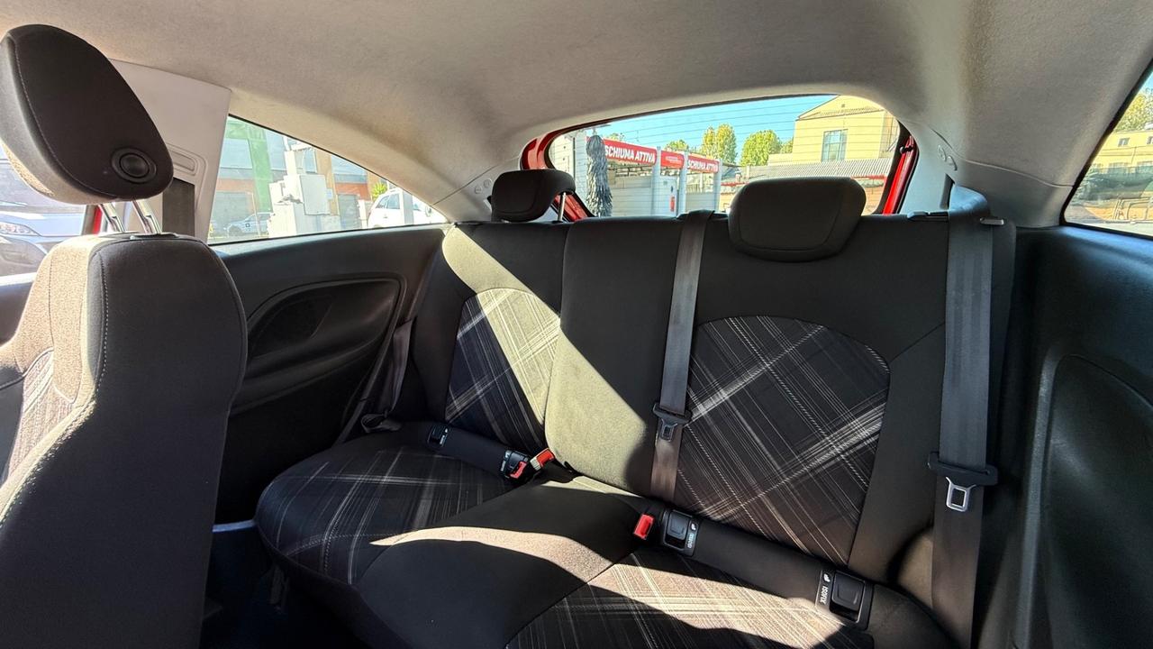 Opel Corsa 1.4 90CV Coupé b-Color 2015