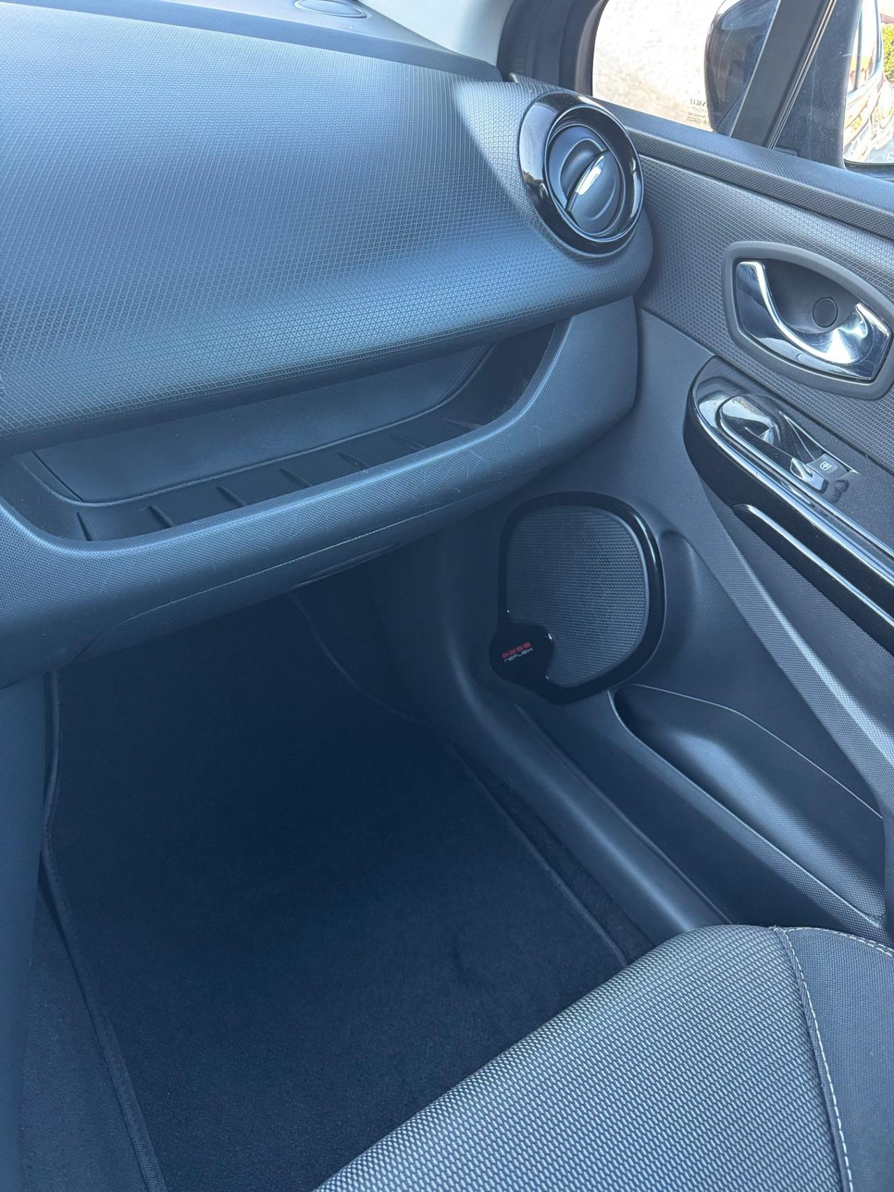 Renault Clio 1.2 75CV 5 porte neopatentati