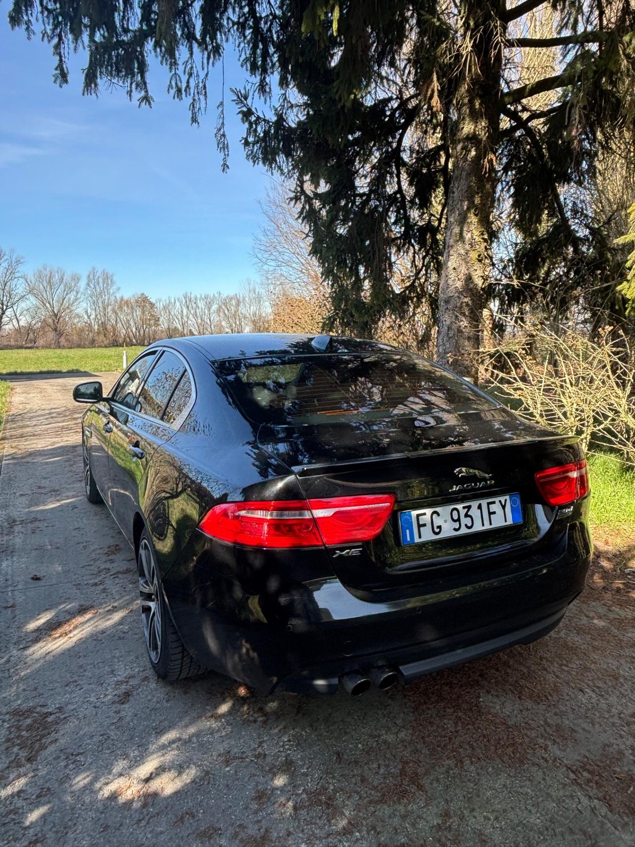 Jaguar XE 2.0 D Turbo R-Sport