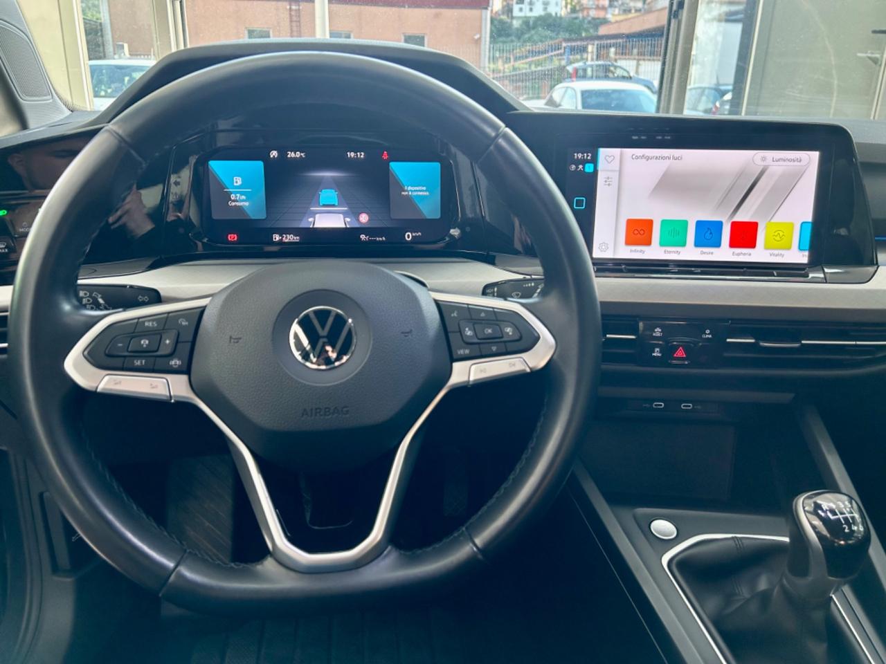 VW Golf 8 2.0 TDI 115 CV SCR Life FINANZIABILE
