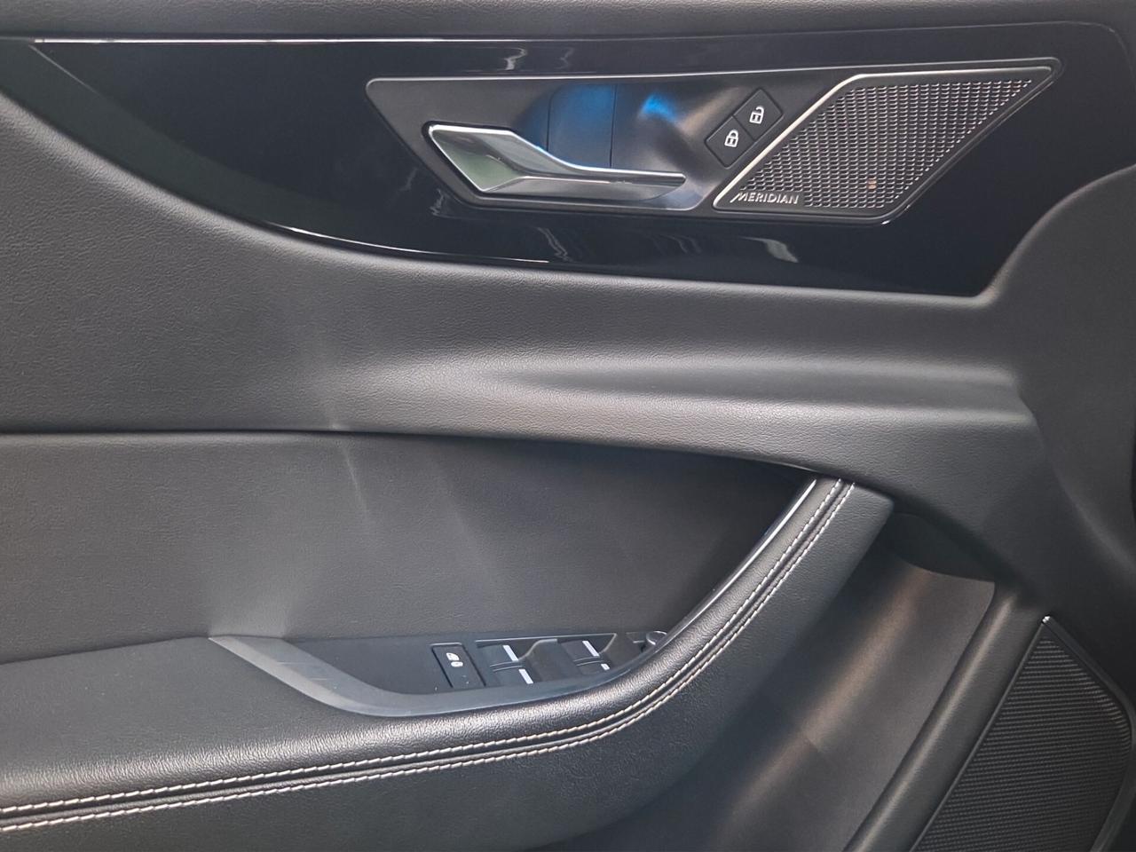 Jaguar XE 2.0 D 204 CV AWD aut. Black Edition