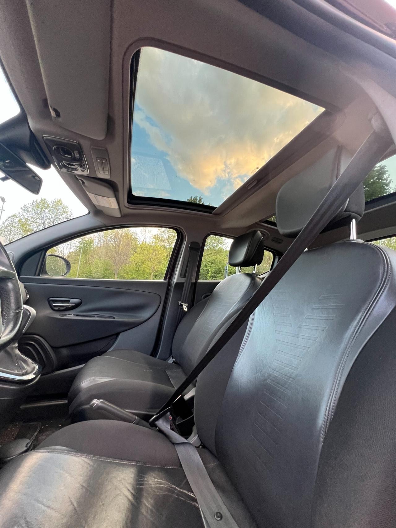 Lancia Ypsilon 0.9 TwinAir 85 CV 5 porte S&S Platinum