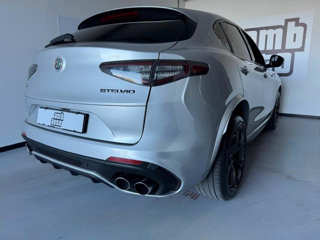 Alfa Romeo Stelvio 2.9 Bi-Turbo V6 510 CV AT8 Quadrifoglio