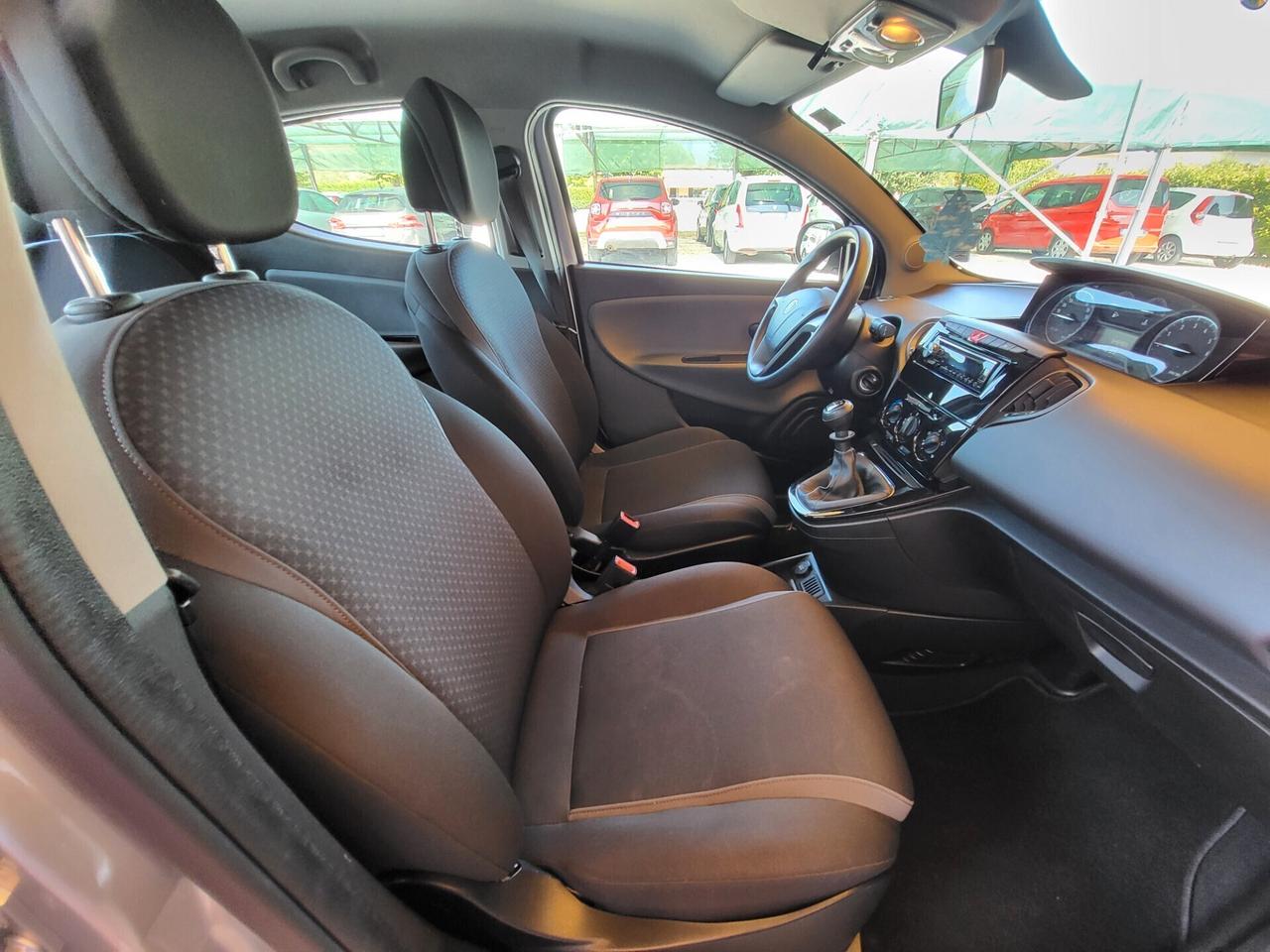 Lancia Ypsilon 1.2 69 CV 5 porte Silver