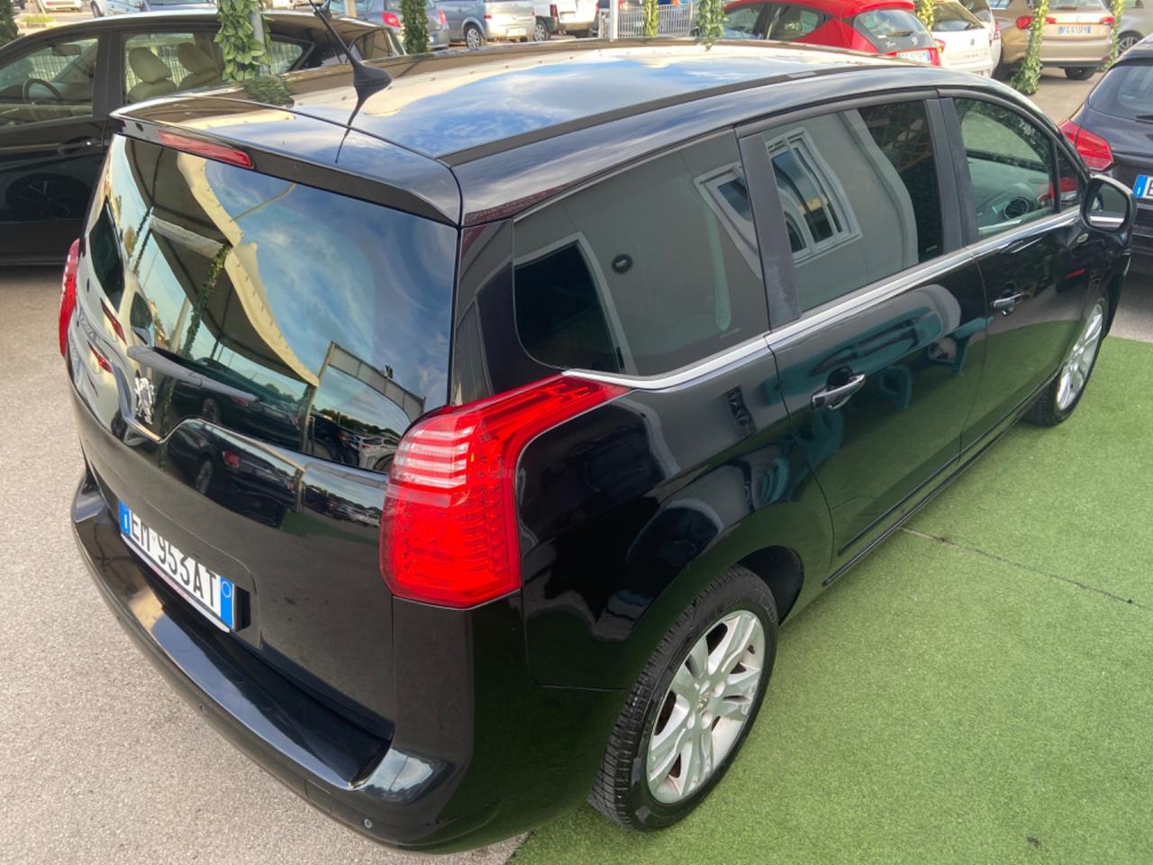 Peugeot 5008 1.6 HDi 115CV accessoriata