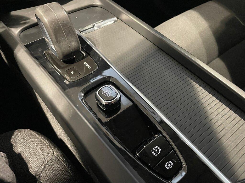 Volvo XC60 II 2022 2.0 b4 197CV AWD Autom. Momentum (MHEV)