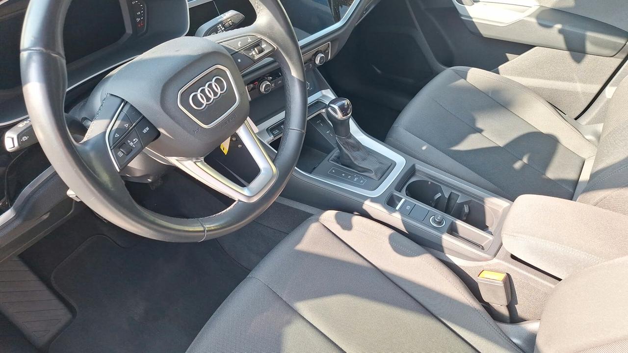 Audi Q3 45 TFSI e S tronic Business 150cv benzina + 116cv elettrici