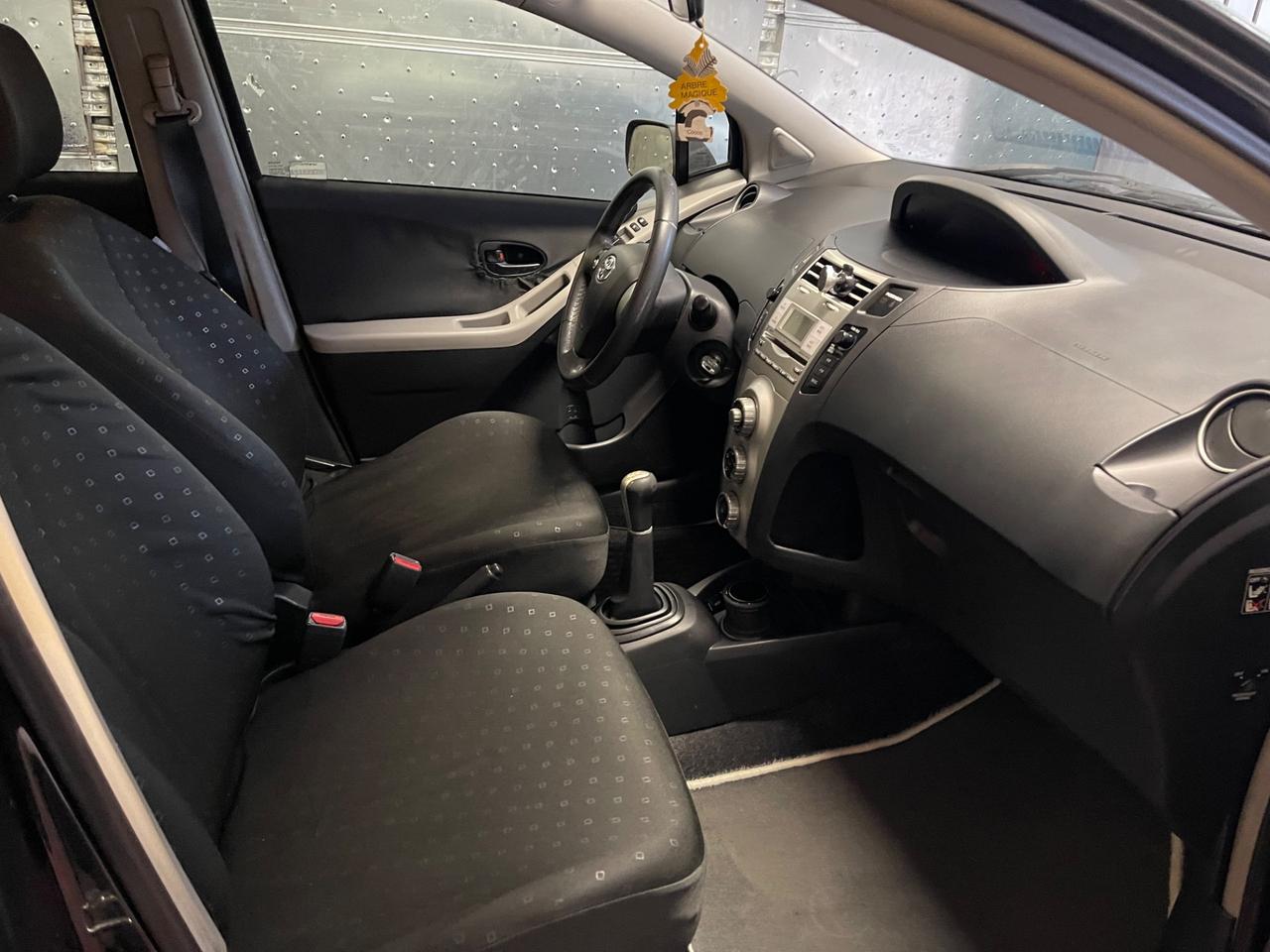 Toyota Yaris 1.0 5 porte