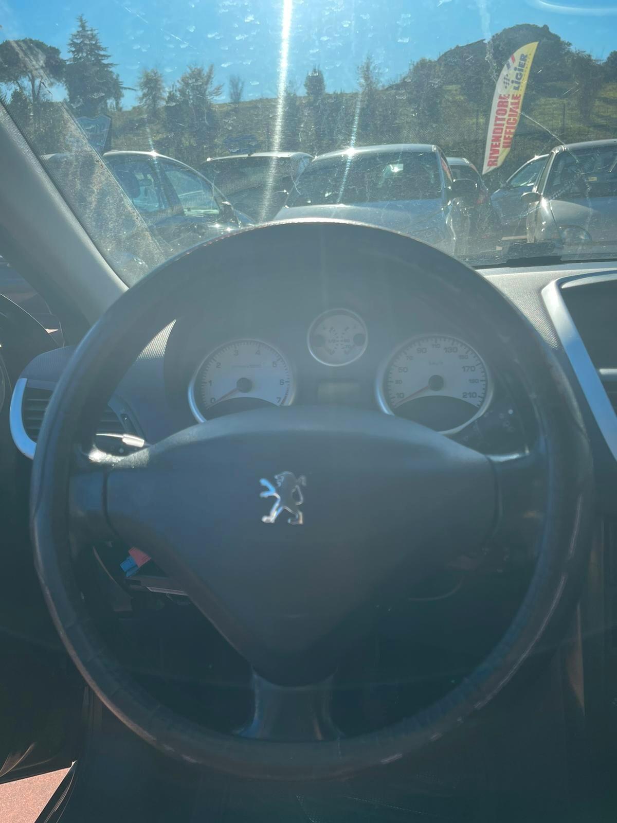 Peugeot 207 1.4 8V 75CV 5p. X Line