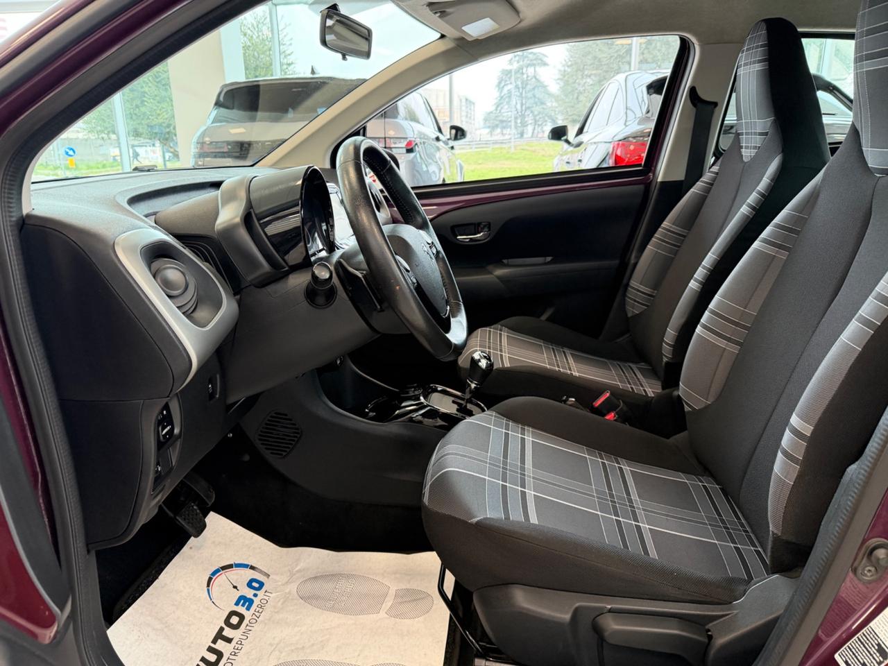 Peugeot 108 VTi 68 ETG 5 porte Allure Neopatentati