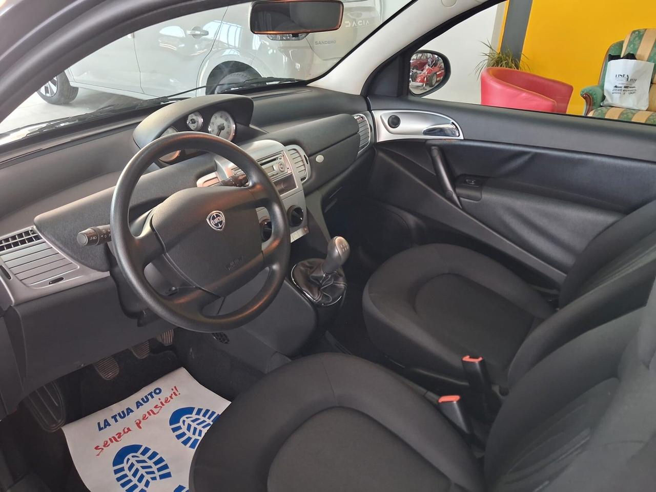 Lancia Ypsilon 1.3 MJT 75 CV Unyca