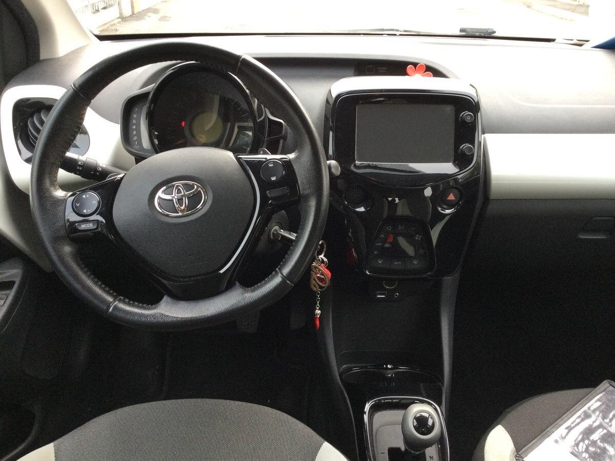 Toyota Aygo 1.0 VVT-i 69 CV 5 porte x-play MMT