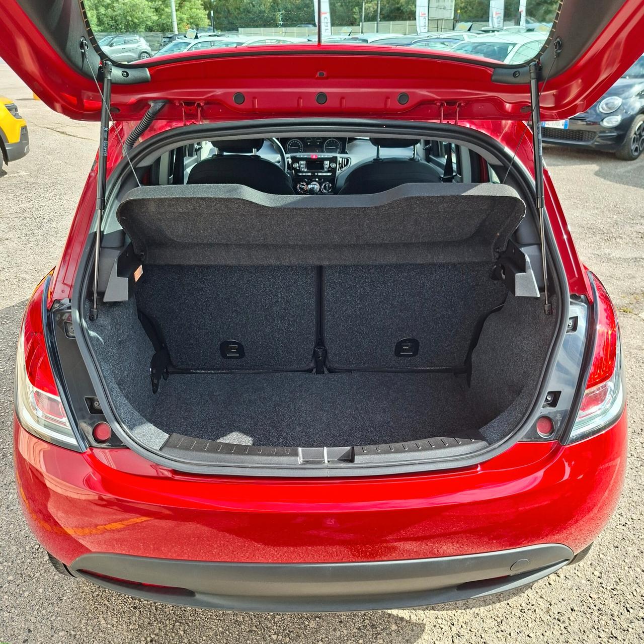 Lancia Ypsilon 1.0 Bz 70 Cv Hybrid Silver