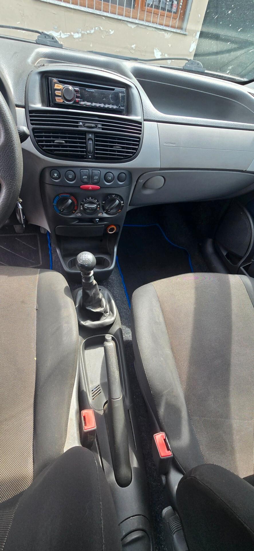 Fiat Punto 1.2 8 valvole 60cv euro 3