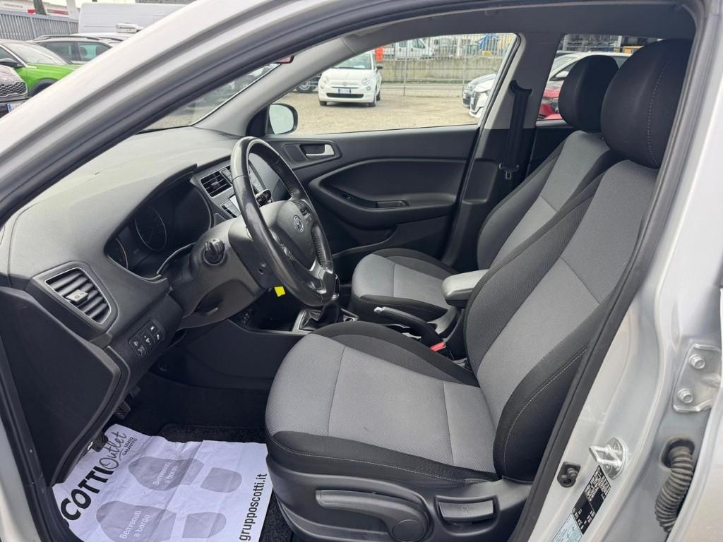 HYUNDAI i20 II 2018 - i20 5p 1.2 mpi Connectline 75cv