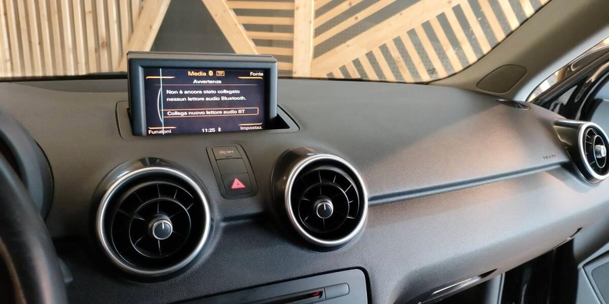 Audi A1 1.6 tdi Attraction 105cv