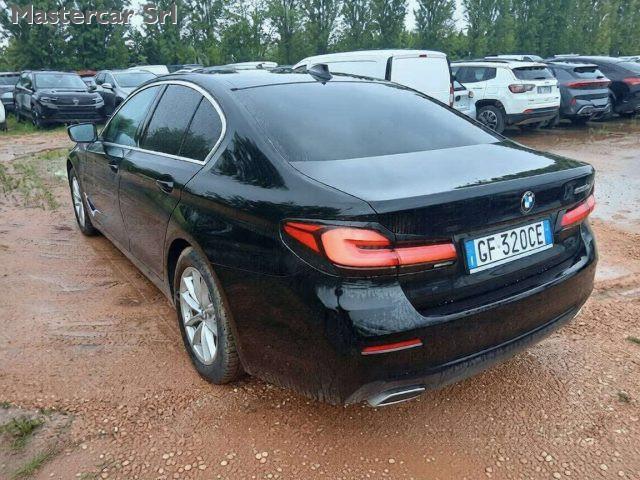 BMW 530 Serie 5 2020 Berlina LCI 530e Business auto - GF32