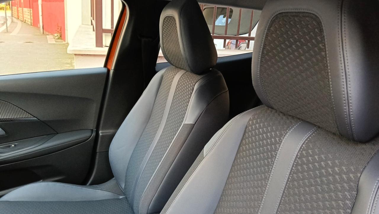 PEUGEOT 2008 1.2 BENZ-RETROC-NAVI