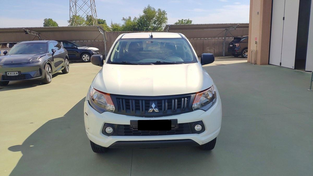MITSUBISHI L200 2.4 Di-D/154Cv Club Cab Inform