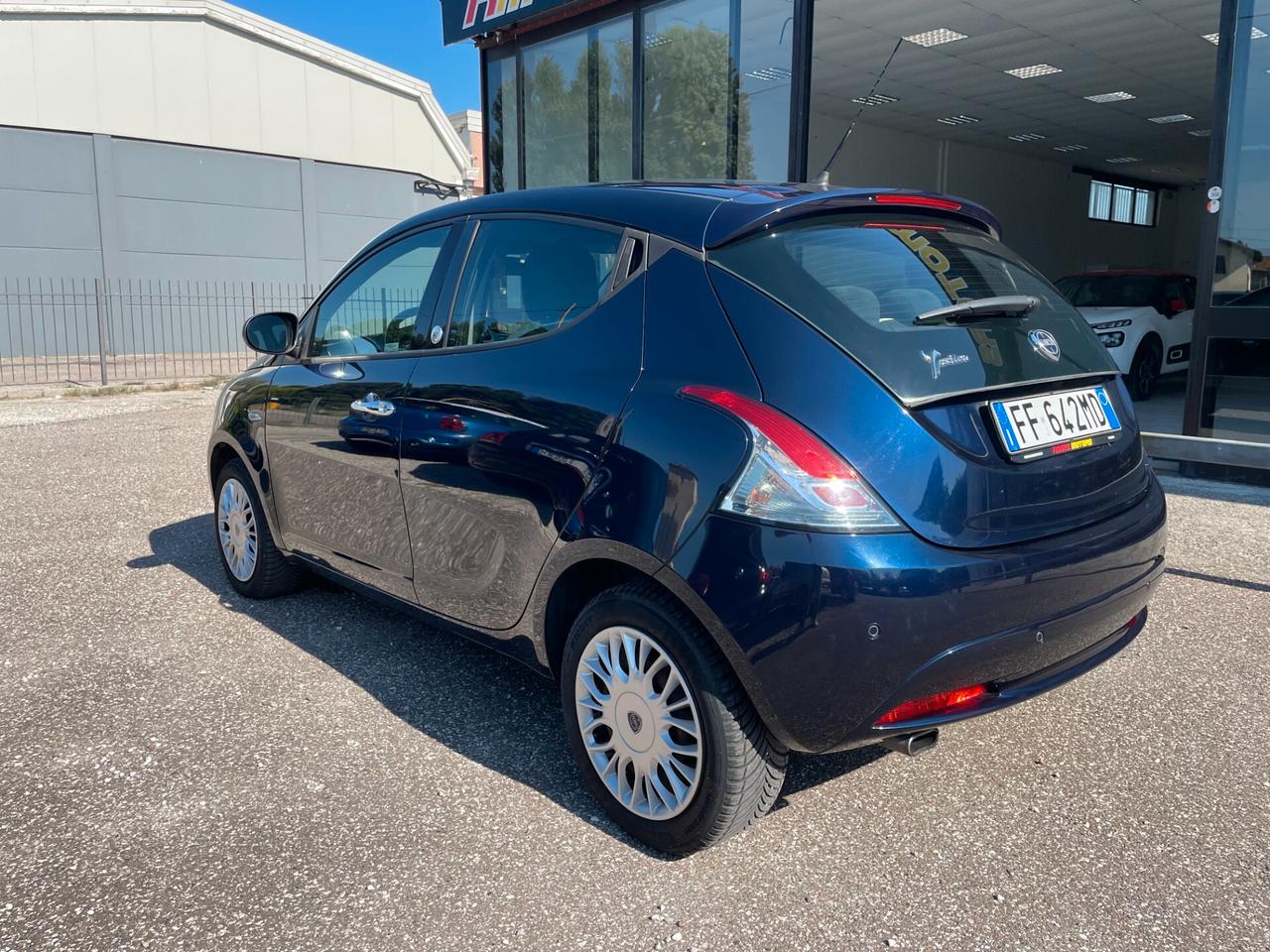 Lancia Ypsilon 1.2 69 CV 5 porte GPL Ecochic Silver