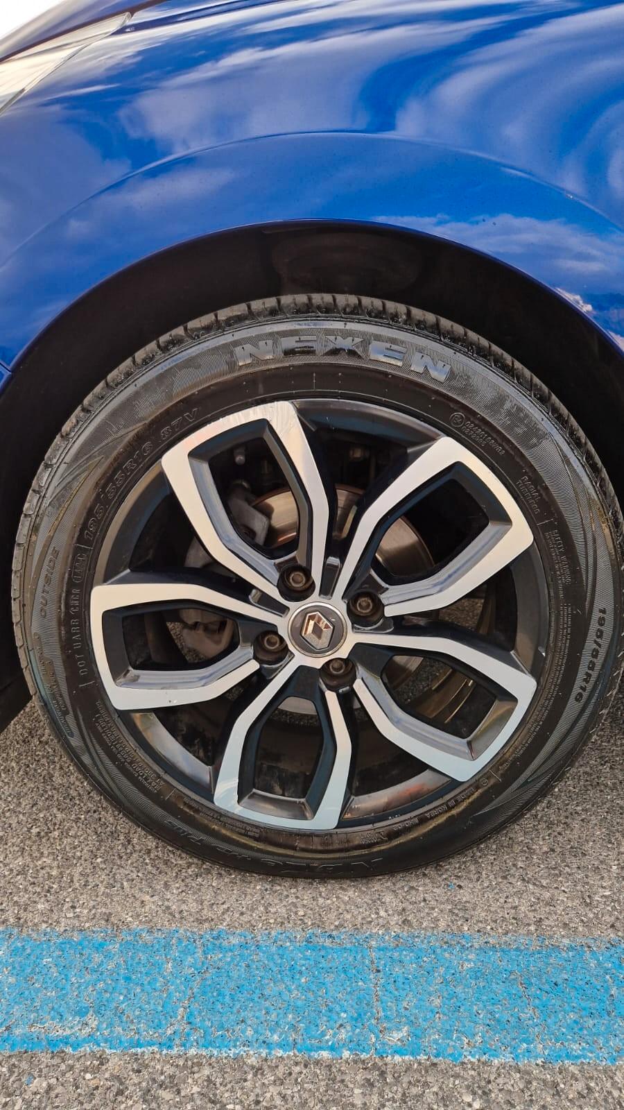 Renault Clio dCi 8V 90 CV EDC 5 porte Moschino Intens