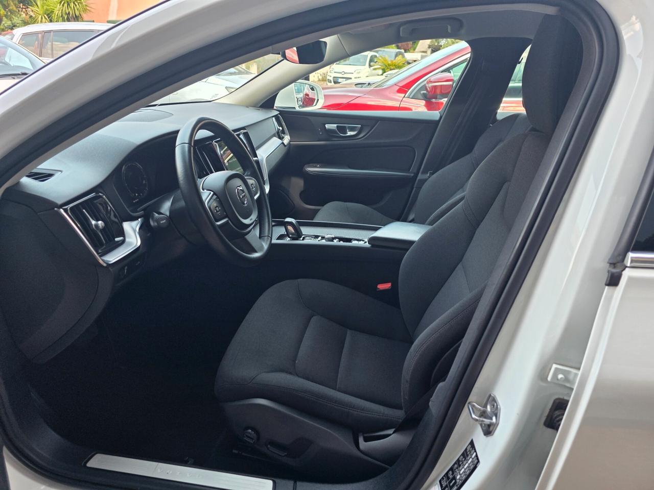 Volvo V60 B4 (d) Geartronic Momentum Business Pro