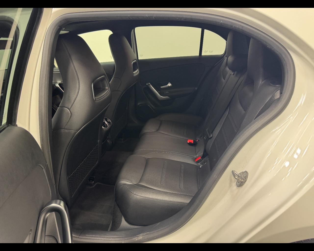Mercedes-Benz A 180D PREMIUM AUTO