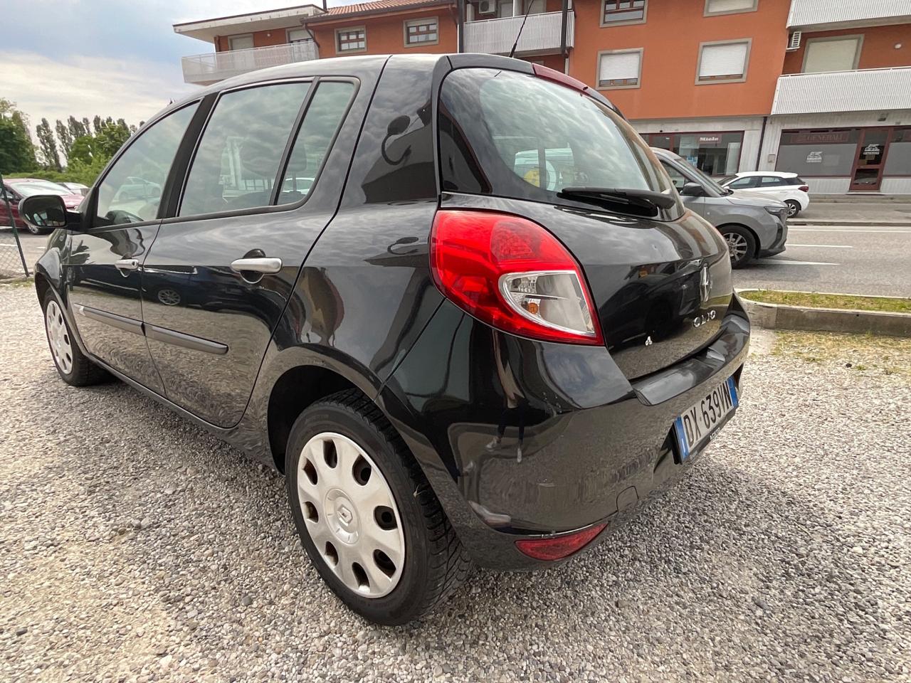Renault Clio 1.2 16V SporTour Luxe