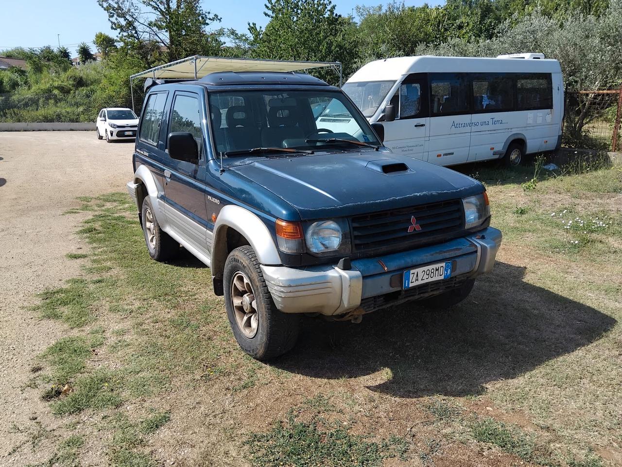 Mitsubishi Pajero 2.8 TDI MT GLS Execut. Autocarro