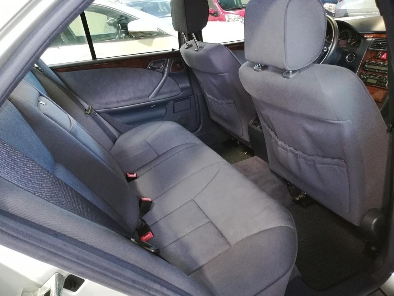 Mercedes-benz E 200 E 220 CDI EXECUTIVE