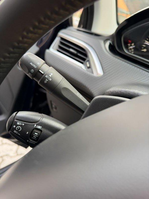 Peugeot 208 208 5p 1.2 puretech Allure 82cv CINGHIA NUOVA