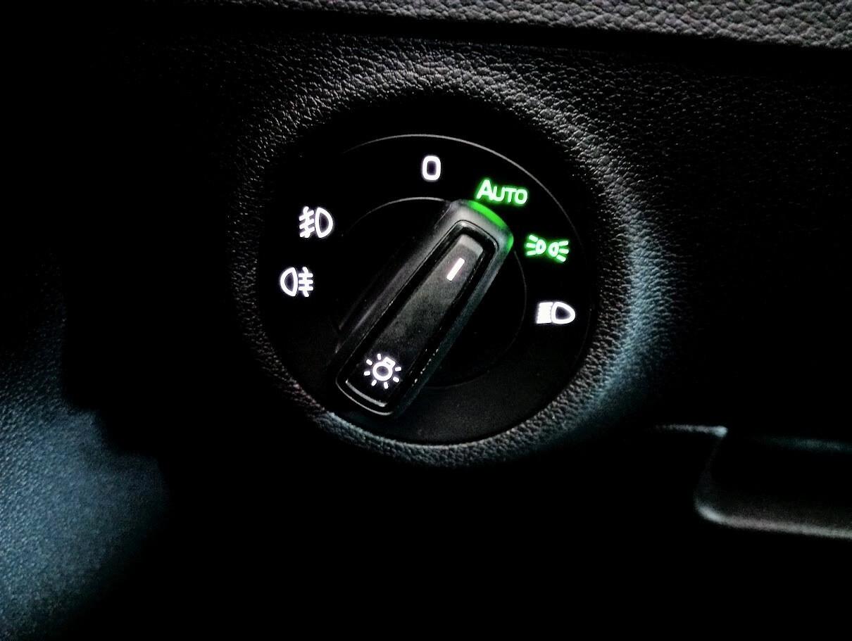 Skoda Karoq 1.6 TDI AMBITION CARPLAY CAMERA 17" PRONTA CONS