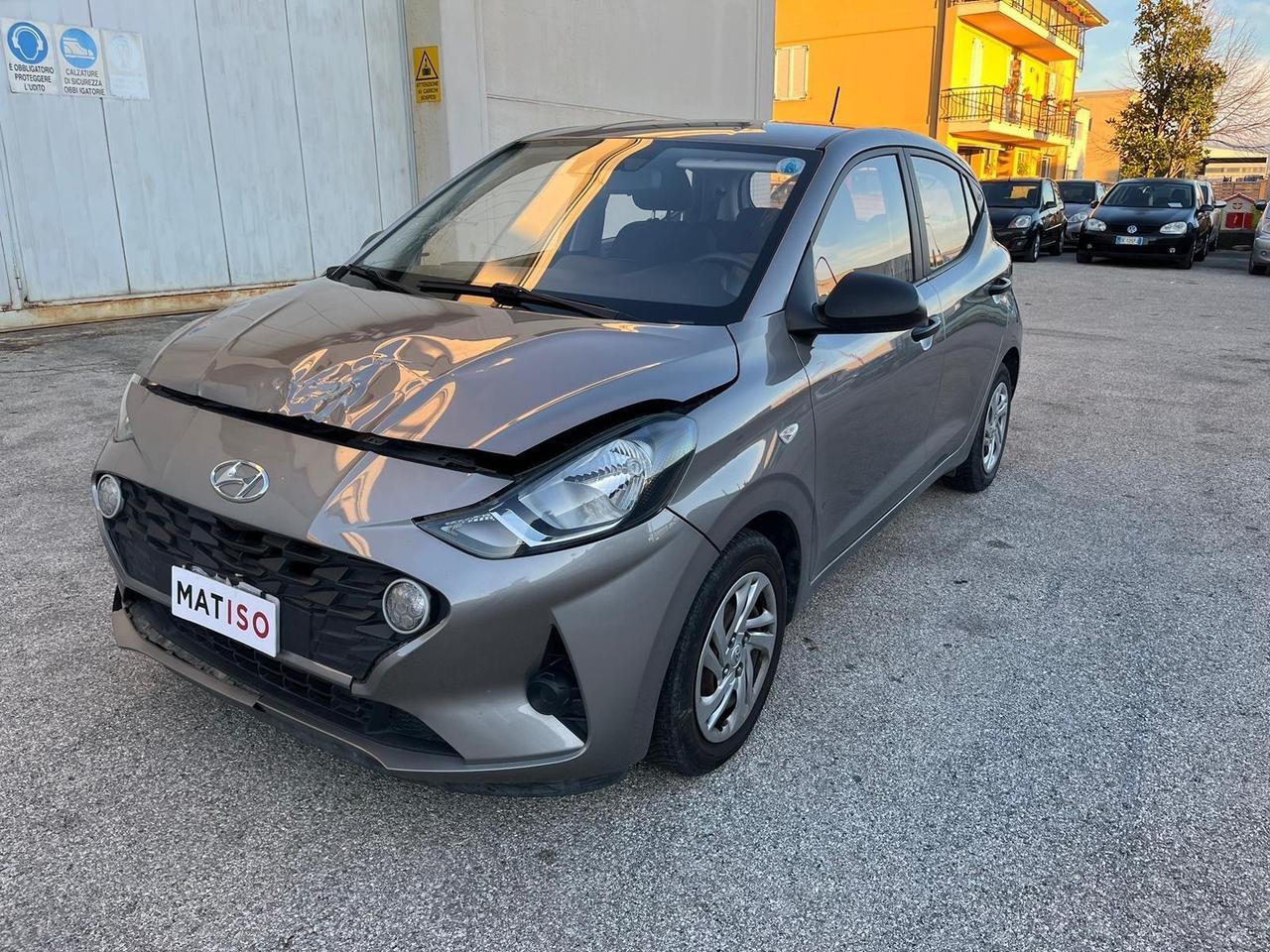 Pacchetto 2 auto incidentate : AYGO X - Hyundai I10