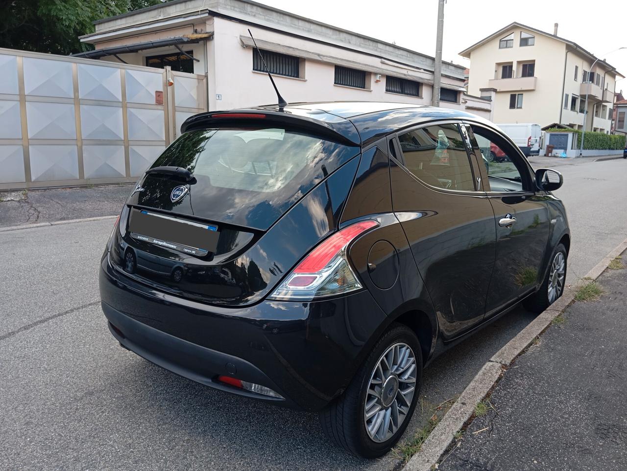 Lancia Ypsilon 1.2 69 CV 5 porte S&S Gold