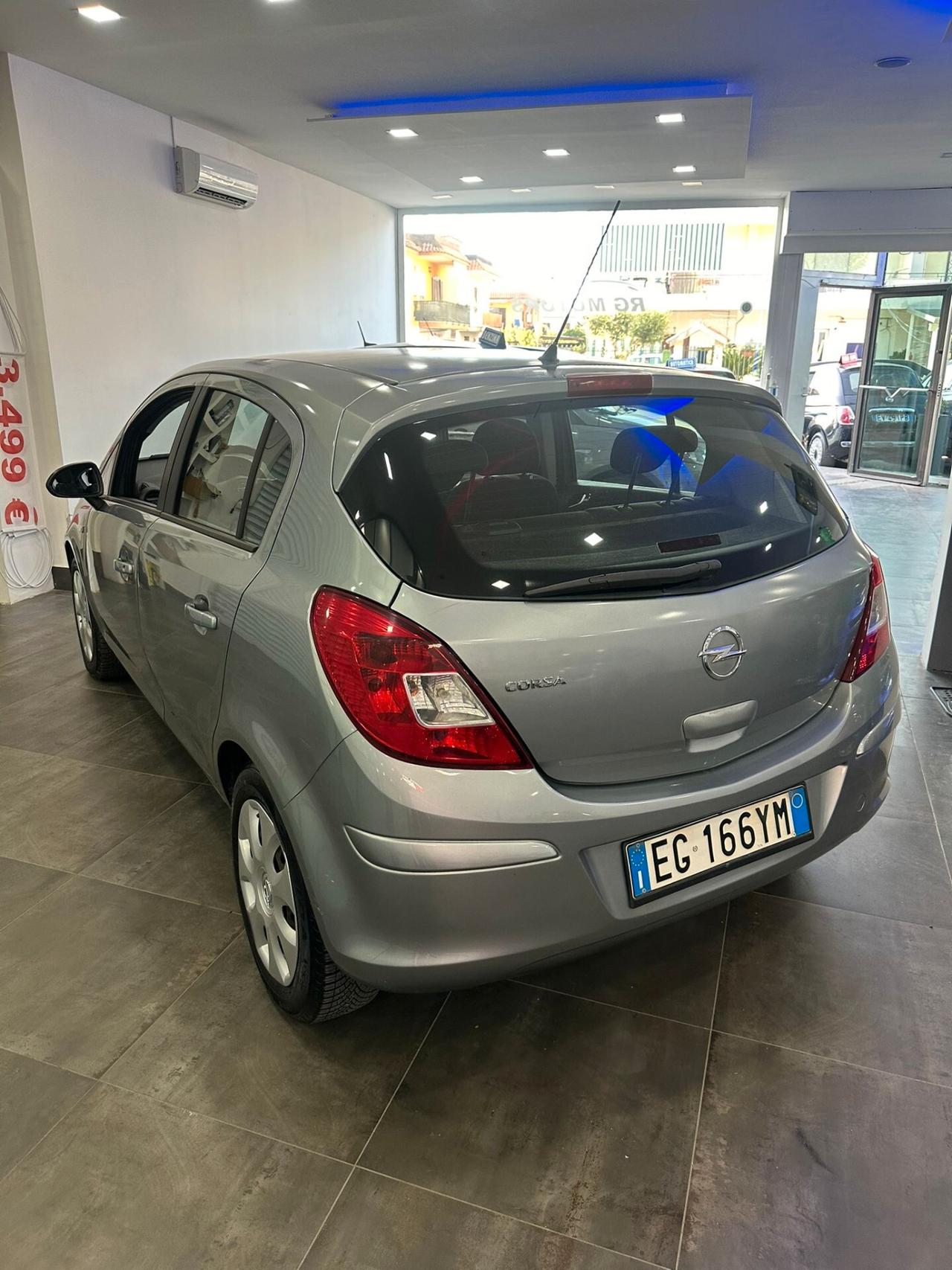 Opel Corsa 1.2 5 porte Cosmo