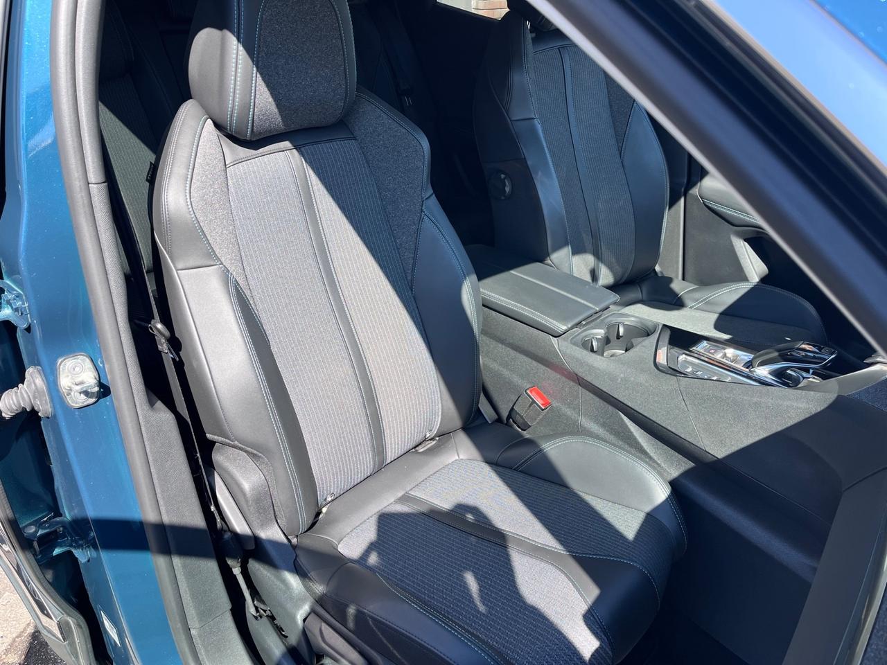 Peugeot 3008 Hybrid 225 e-EAT8 Allure