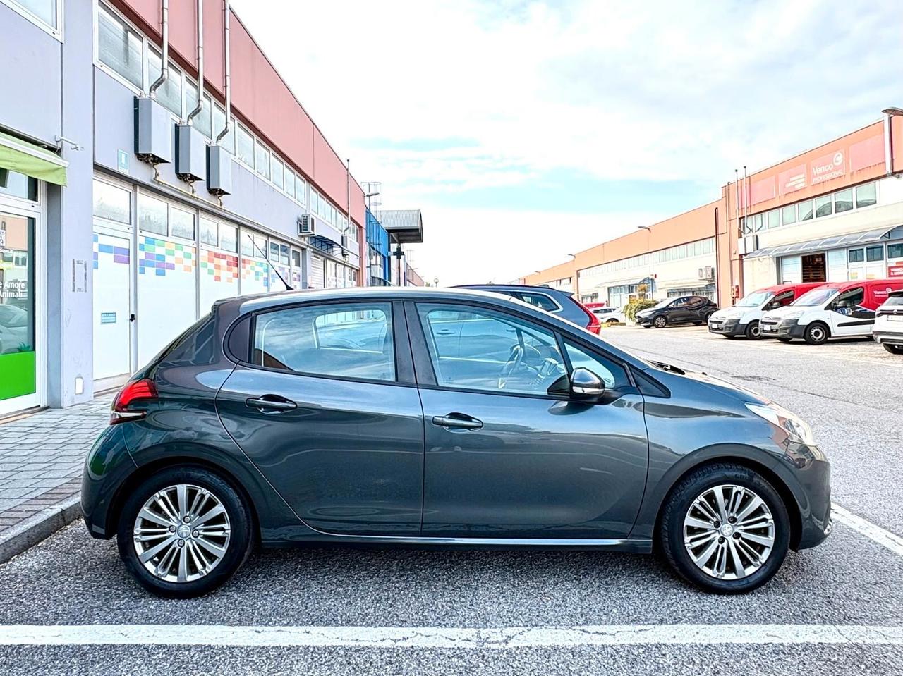 Peugeot 208 1.2 Neopatentati