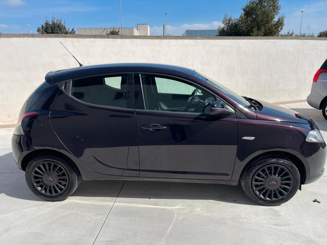 Lancia Ypsilon 1.2 69 CV 5 porte GPL Ecochic Silver