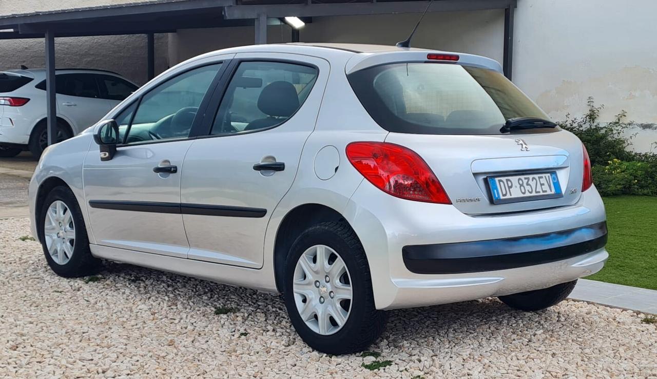 Peugeot 207 1.4 8V 75CV 5p. X Line