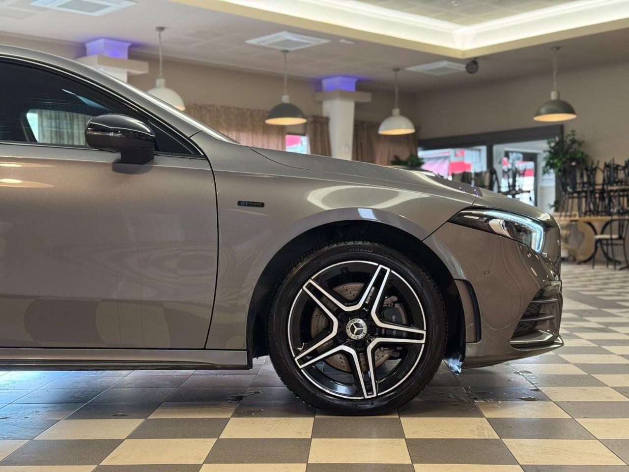 MERCEDES-BENZ A 250 Automatic Premium UniPro Mbux Ambient Light