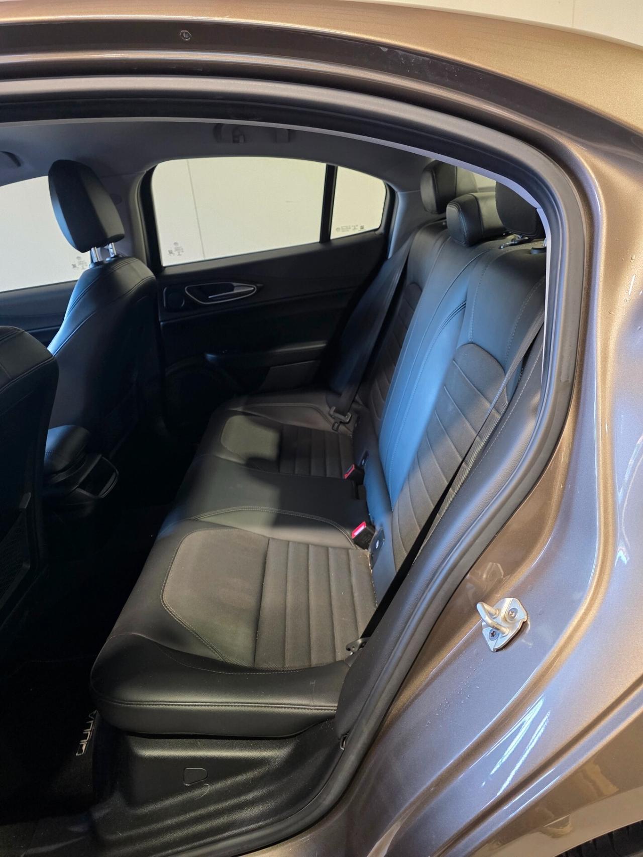 Alfa Romeo Giulia 2.2 Turbodiesel 150 CV Business Launch Edition