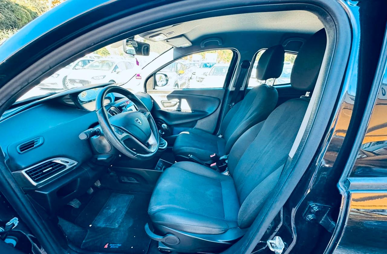 Lancia Ypsilon 1.2 69 CV 5 porte S&S Platinum