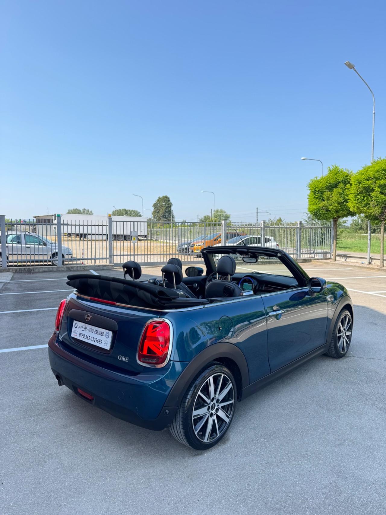 Mini 1.5 benzina One Cabrio si neopatentati