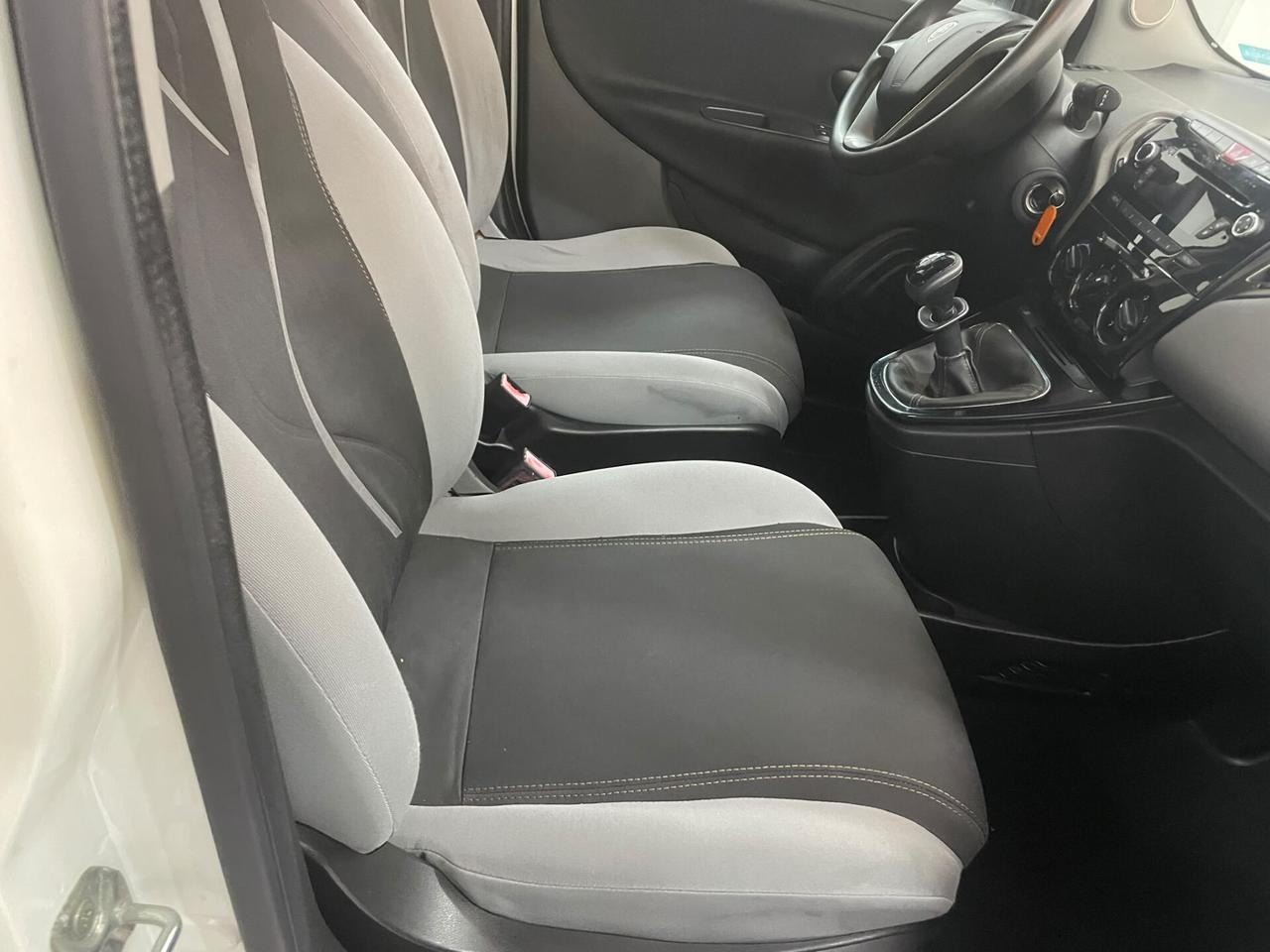 Lancia Ypsilon 1.2 69 CV 5 porte S&S Silver